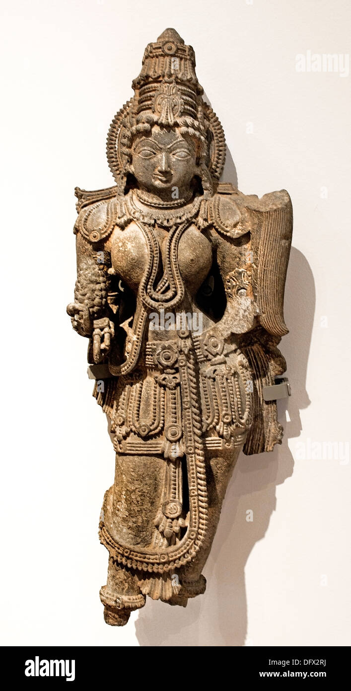 Himmlische Schönheit (Apsara ist beladen mit Schmuck) 12. Jahrhundert Hoysala Stil Indien Karnata Museum Stockfoto