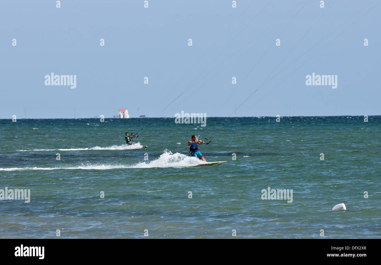Kitesurfen in Mar Menor Los Alcazares Murcia Spanien Stockfoto