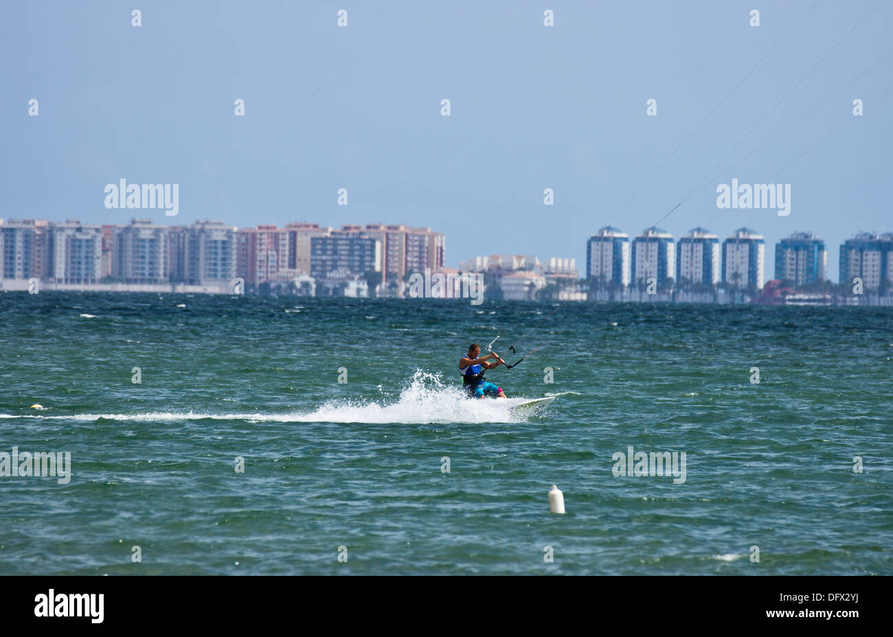 Kitesurfen in Mar Menor Los Alcazares Murcia Spanien Stockfoto
