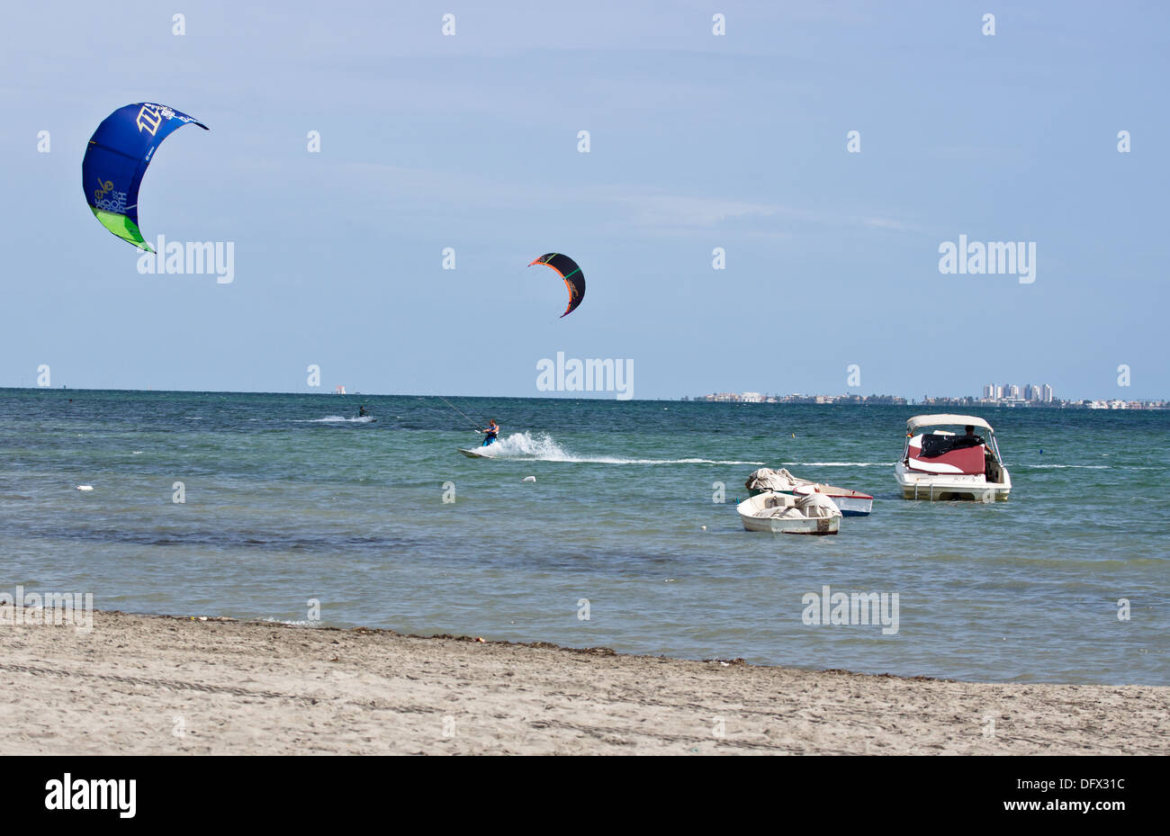 Kitesurfen in Mar Menor Los Alcazares Murcia Spanien Stockfoto