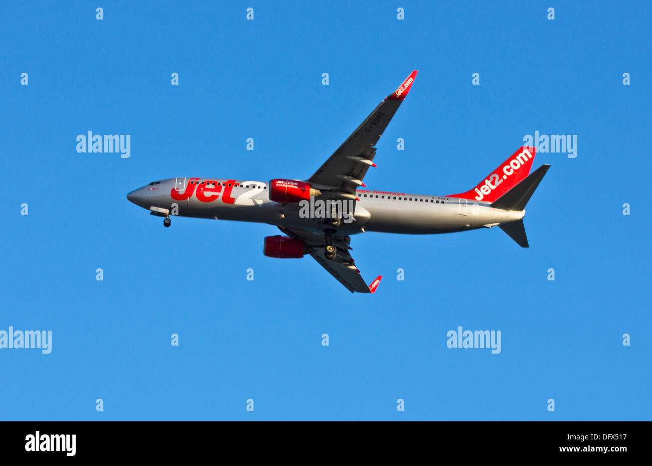 Jet2 Boeing 737 im Flug kommen ins Land am Flughafen Murcia San Javier Stockfoto