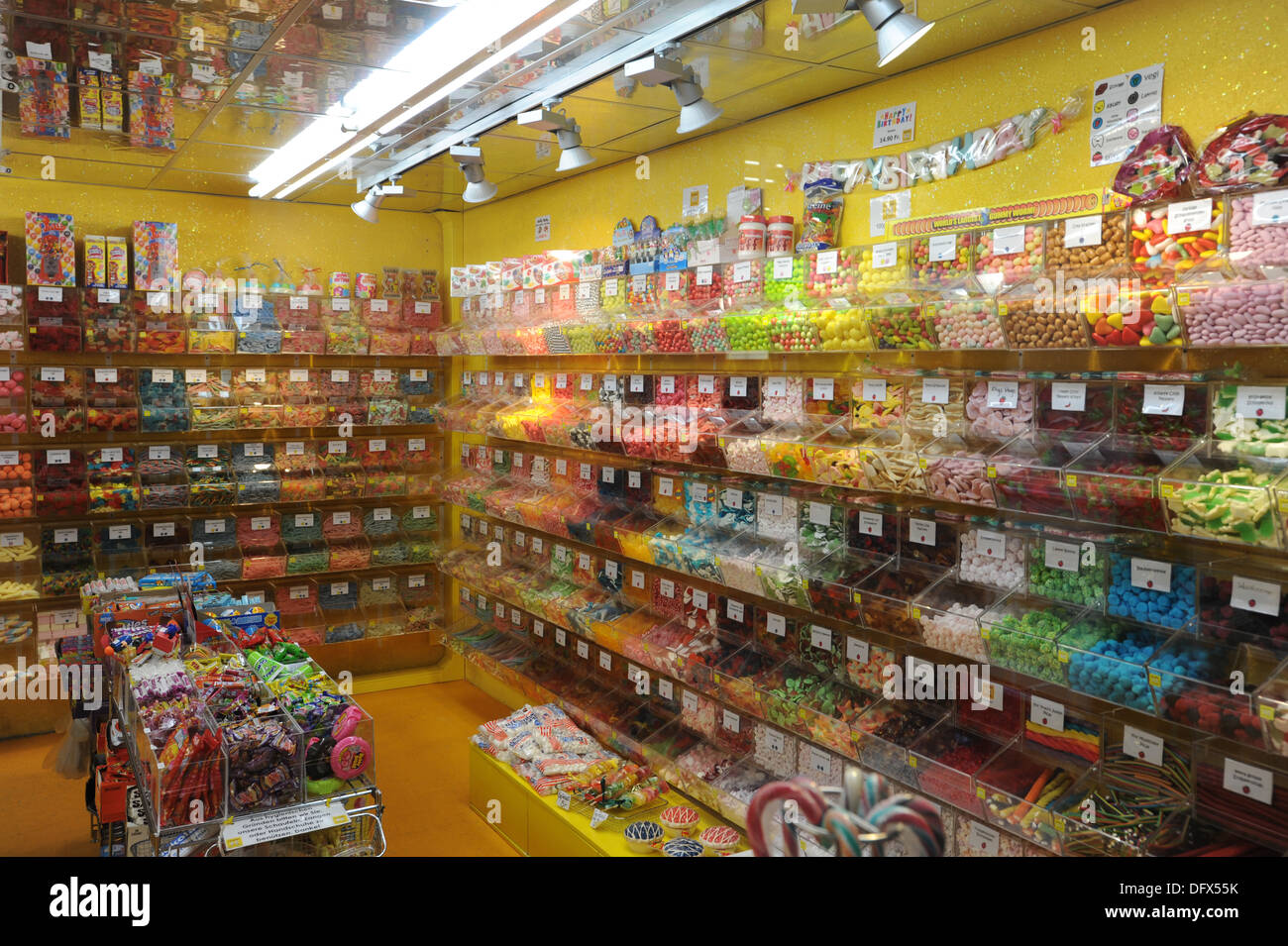 Shop von Kandis und Süßigkeiten in Bern in der Schweiz Stockfotografie -  Alamy