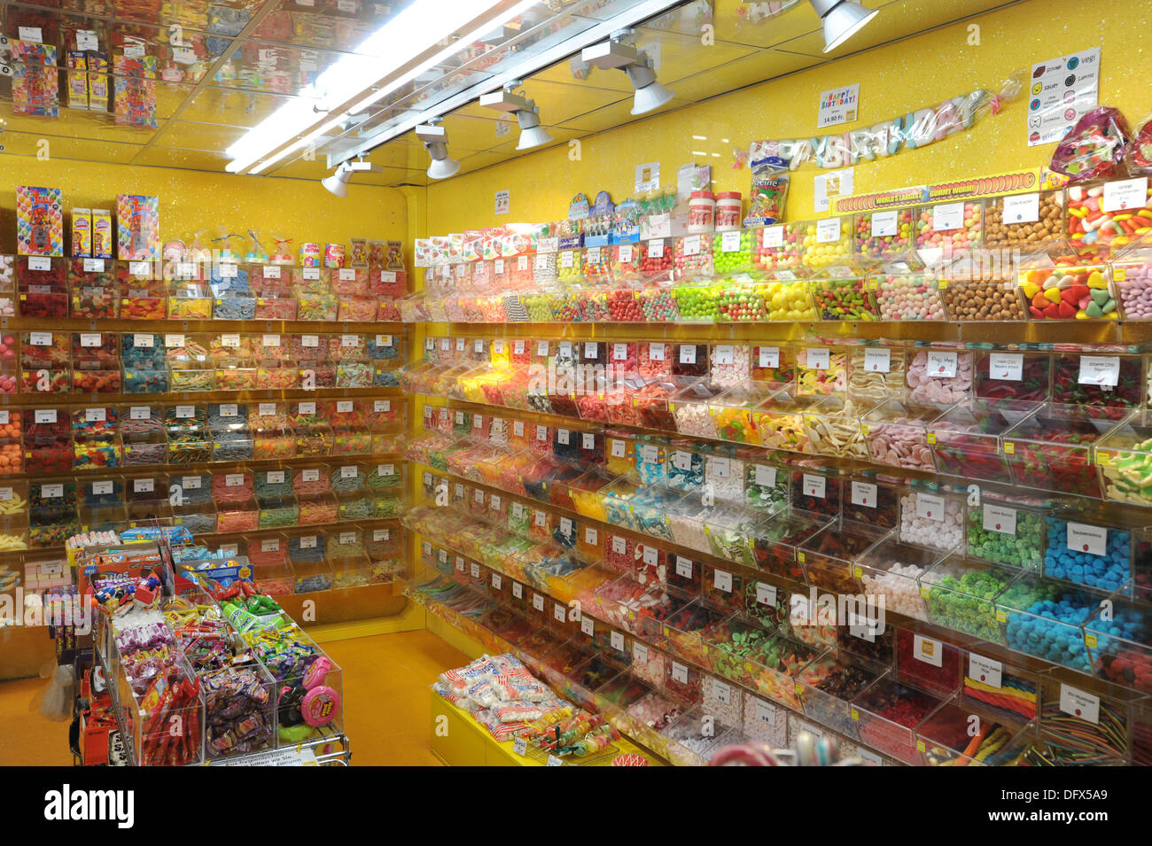 Shop von Kandis und Süßigkeiten in Bern in der Schweiz Stockfotografie -  Alamy