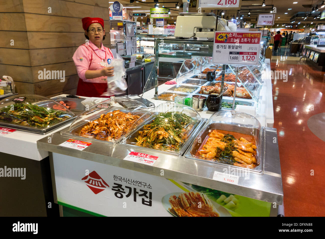 Innere des Lotte Mart Supermarkt in Gangnam District, Seoul, Korea