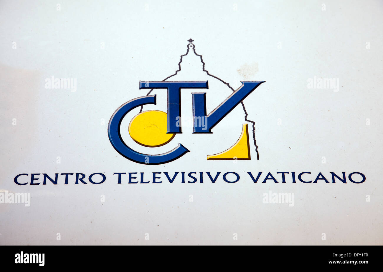 Centro Televisivo Vaticano - Vatikan TV-Name und Logo auf Fahrzeug  Stockfotografie - Alamy