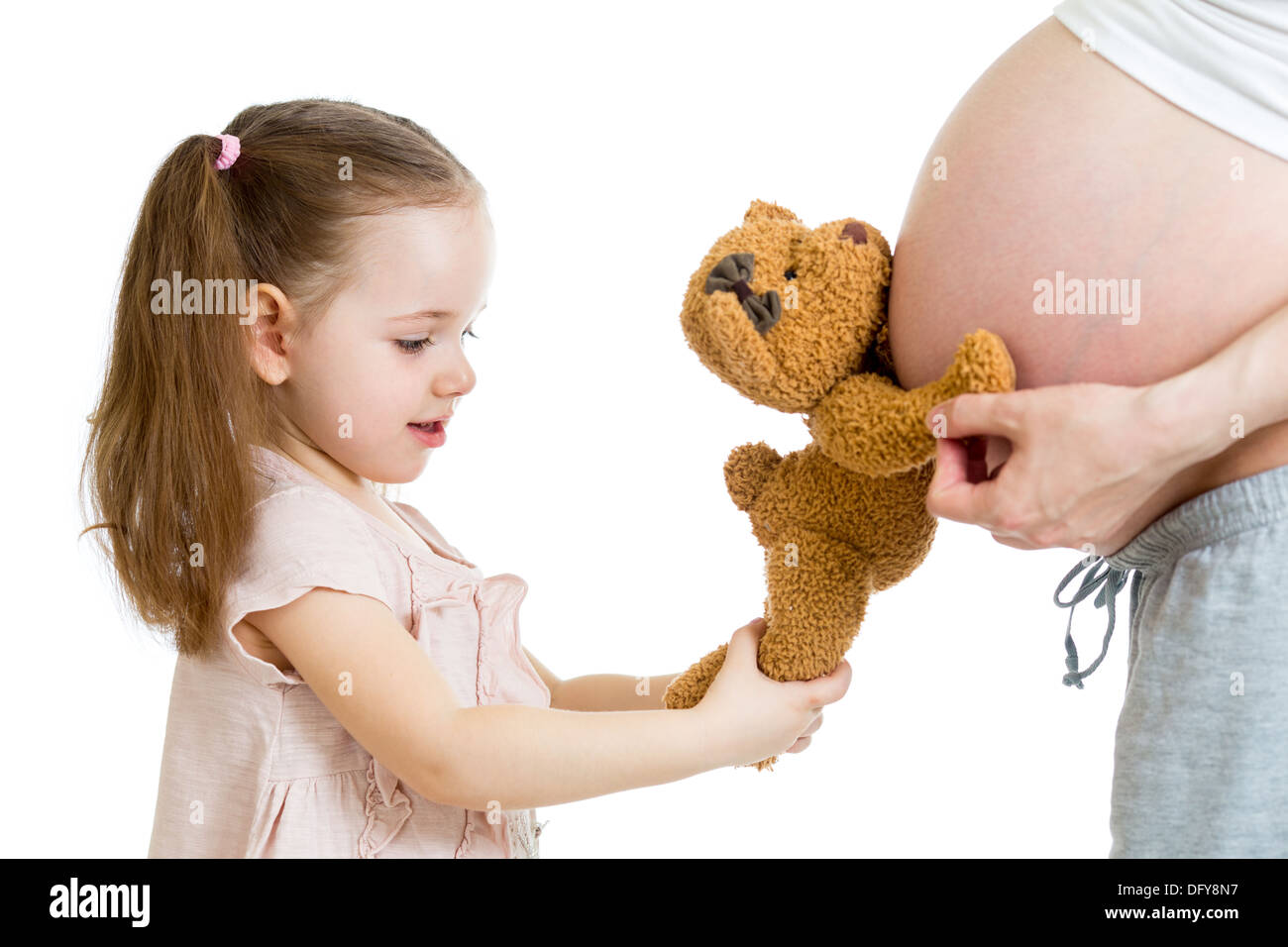 Kind Mädchen und schwangere Mutter Bauch Stockfoto
