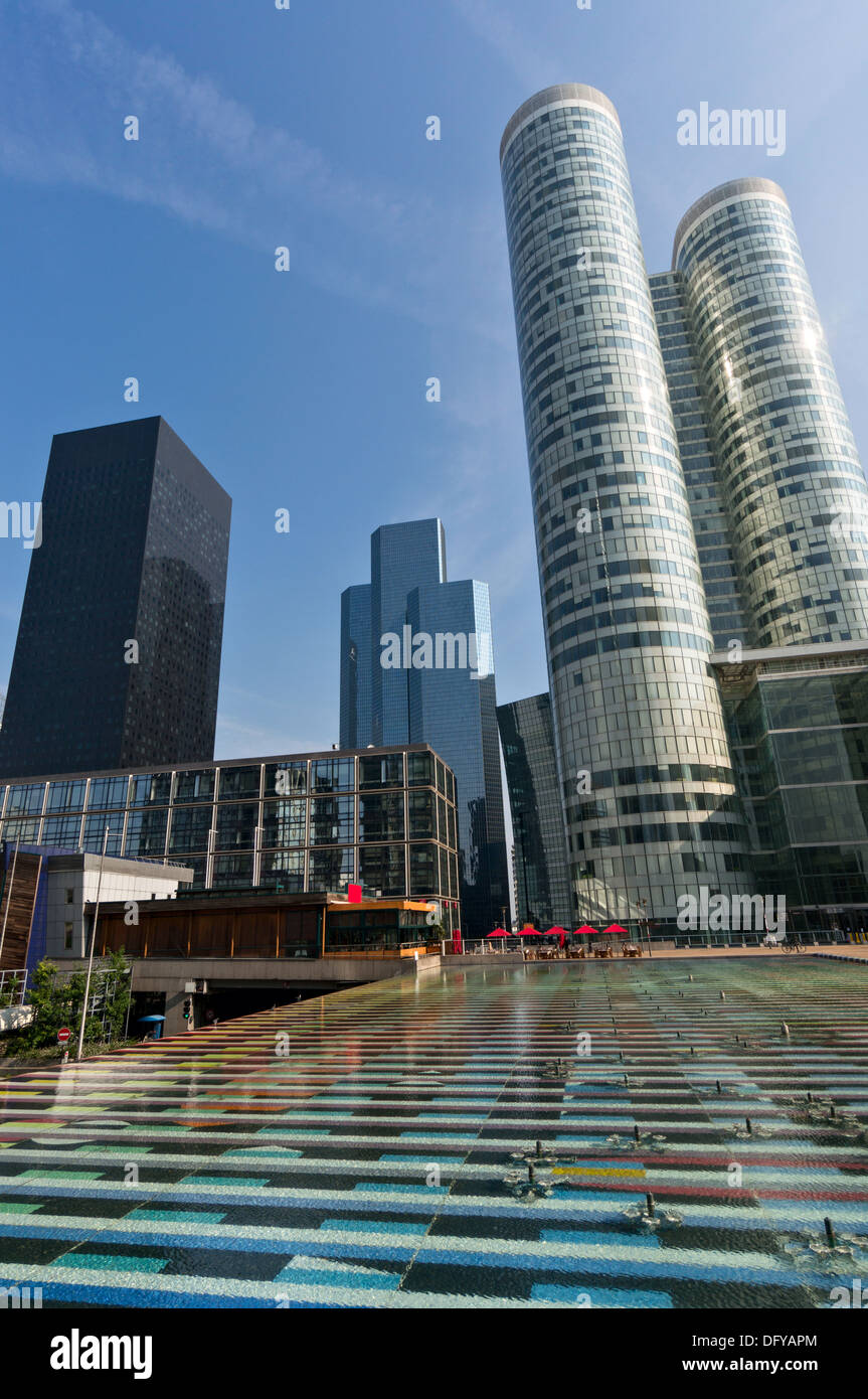 Brunnen und Türme der Verteidigung in Paris, Frankreich Stockfoto