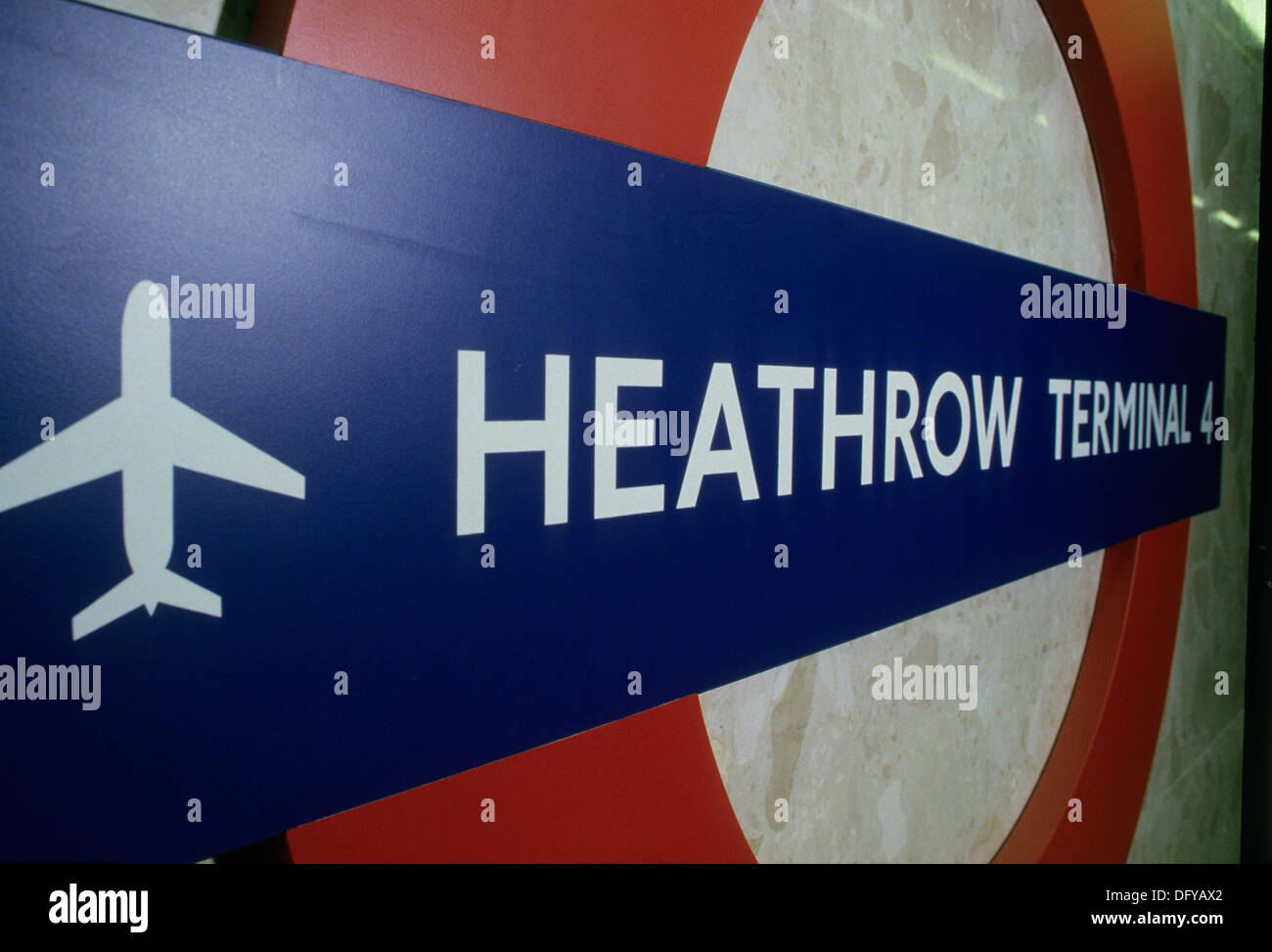 London Heathrow Airport Terminal 4. London, England, Vereinigtes Königreich. 1985 fotografiert mit freundlicher Genehmigung im Jahr 1985. Stockfoto