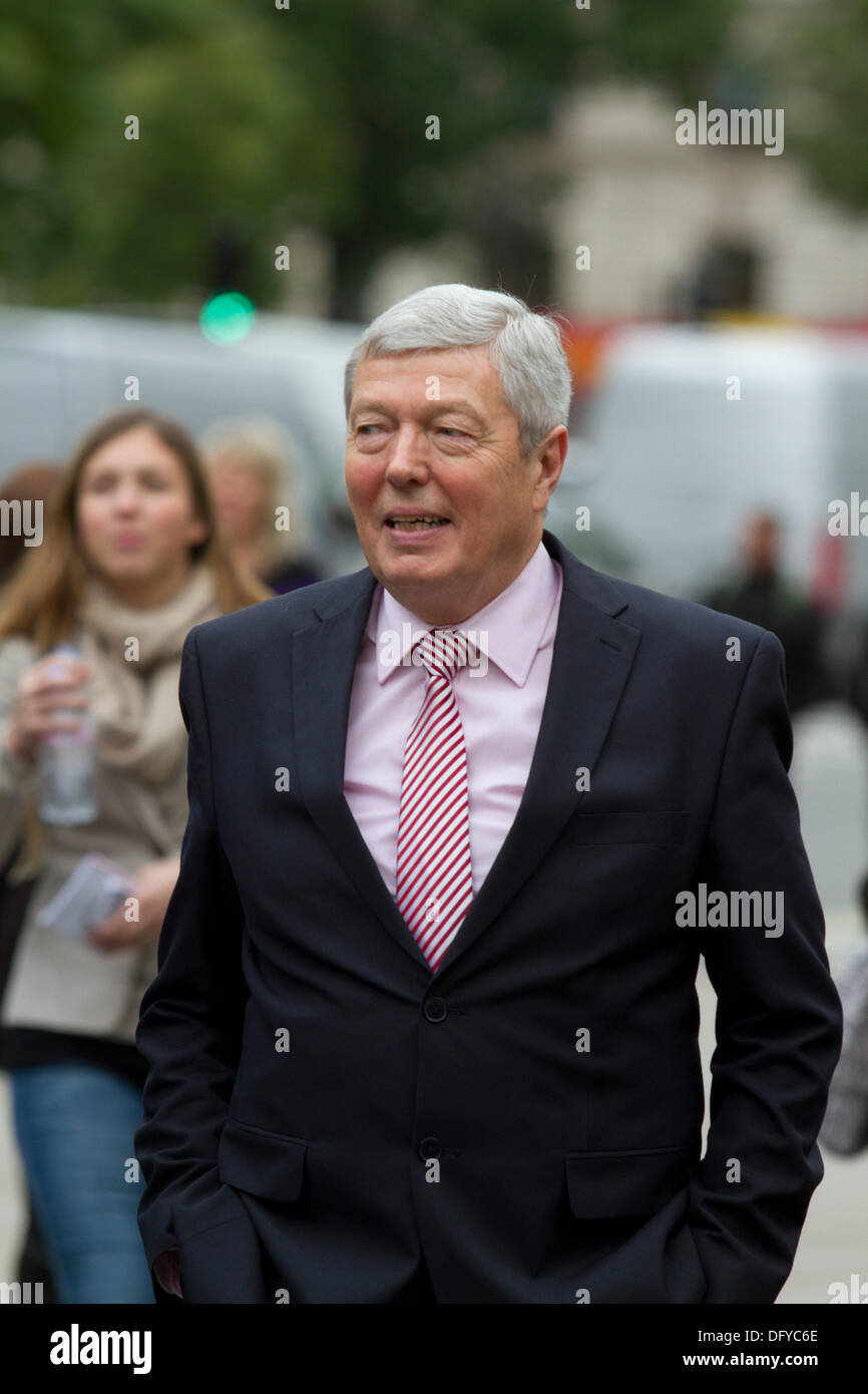 Westminster London, UK. 10. Oktober 2013. Alan Johnson ist eine britische Labour-Politiker und Mitglied des Parlaments für West-Rumpf Hussle wer als Heimat von 2009-2010 Kredit diente: Amer Ghazzal/Alamy Live-Nachrichten Stockfoto