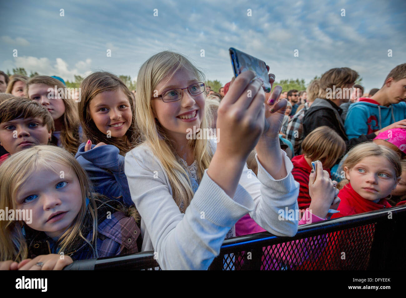 Fotografieren während eines Konzerts im Park "Von Monstern und Männer", Reykjavik, Island Stockfoto