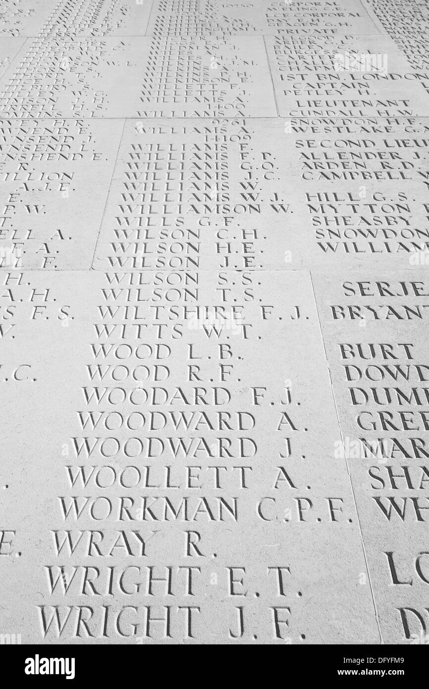 Namen der fehlenden ersten Weltkrieg Soldaten von der WW1 britischen Armeen, Schlacht des Somme, Thiepval-Denkmal, Picardie, Frankreich Stockfoto