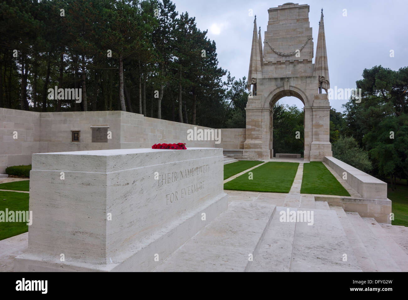 Ersten Weltkrieg ein Stein des Gedenkens an die WW1 Étaples Militärfriedhof, größte CWGC in Frankreich, Nord-Pas-de-Calais Stockfoto