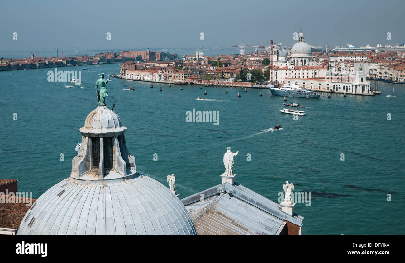 Blick auf die Insel Dorsoduro in Venedig von der Insel San Giorgio Maggiore Stockfoto