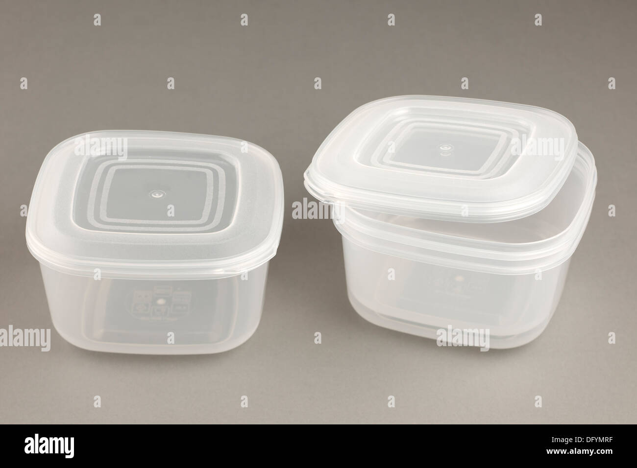 Satz von drei Kunststoff Essen-Container mit verschließbaren Deckel Stockfoto