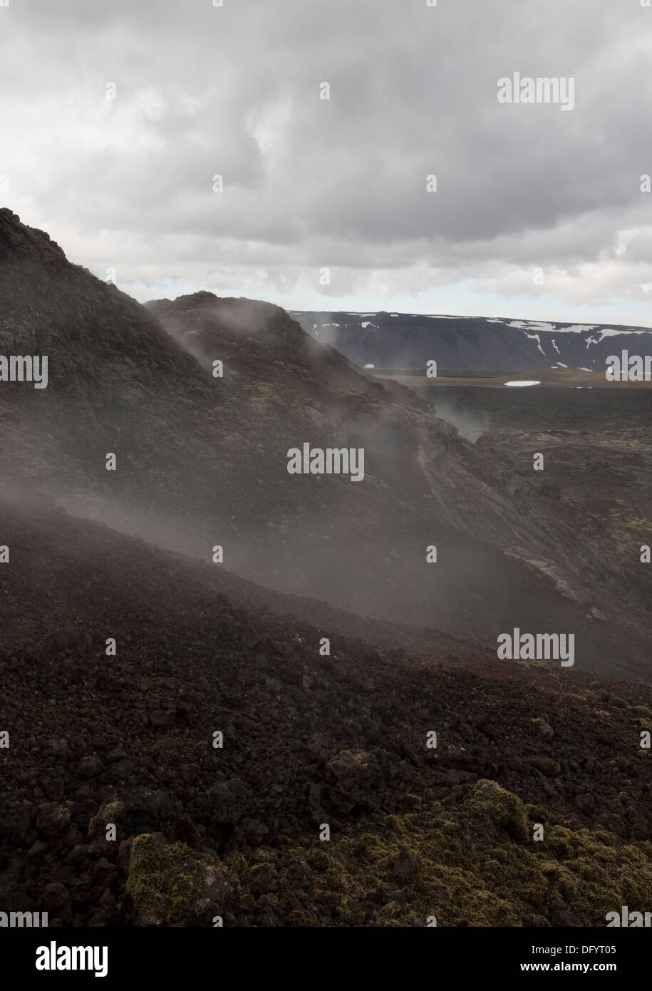Der Leirhnjukur Bereich ist eine große Ebene, die mit Lava Eruption 1984 übergelaufen. Die Krafla ist ein Vulkan mit einer 25 km. Stockfoto