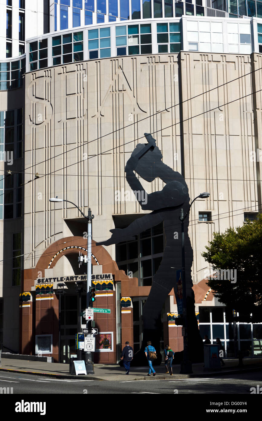 "Hammering Man" kinetische Skulptur von Jonathan Borofsky vor Seattle Art Museum. Stockfoto