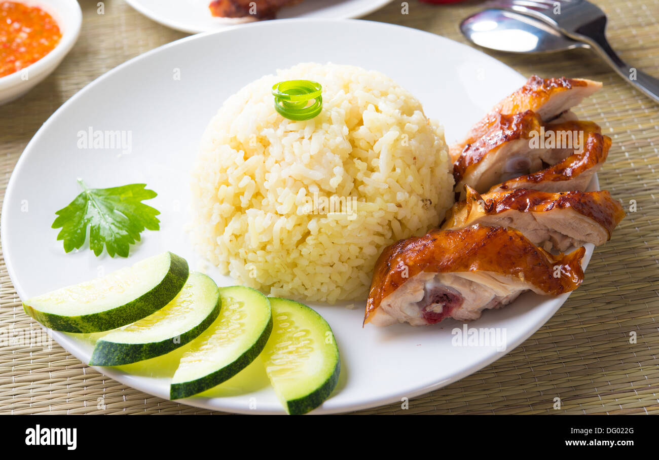 Gebratenes Huhn mit Reis. Asiatischen Stil Hainan Chicken Rice closeup Stockfoto