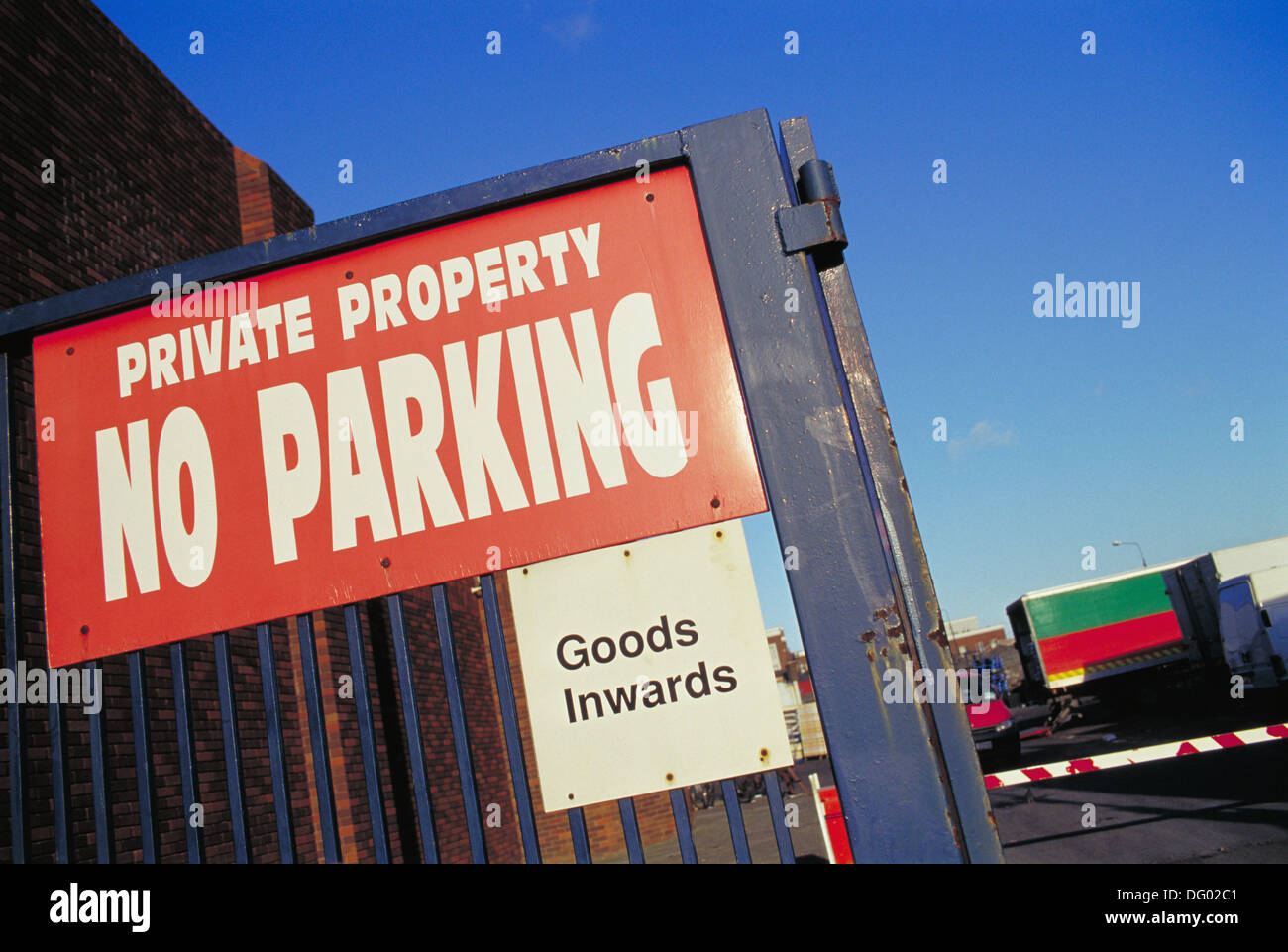"Private Property - kein Parkplatz" Zeichen Stockfoto