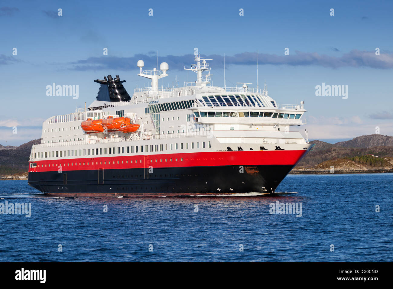 Norwegische Passagier Kreuzfahrtschiff am Meer Stockfoto