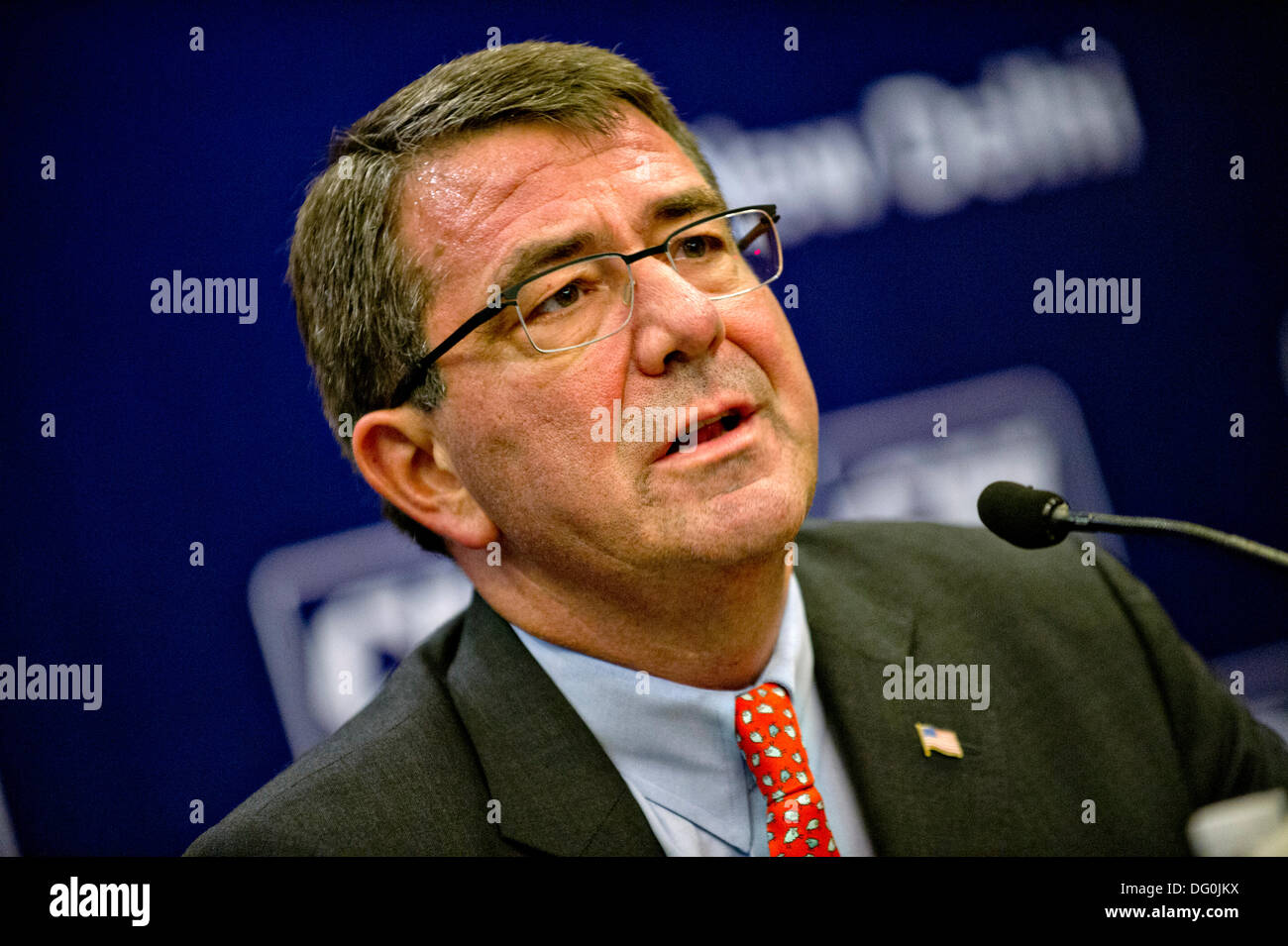 US Deputy Secretary Of Defense Ashton B. Carter spricht die Confederation of Indian Industry 23. Juli 2012 in Neu-Delhi, Indien. Carter ein theoretischer Physiker und ehemaliger Harvardprofessor trat aus dem Pentagon 10. Oktober 2013. Stockfoto