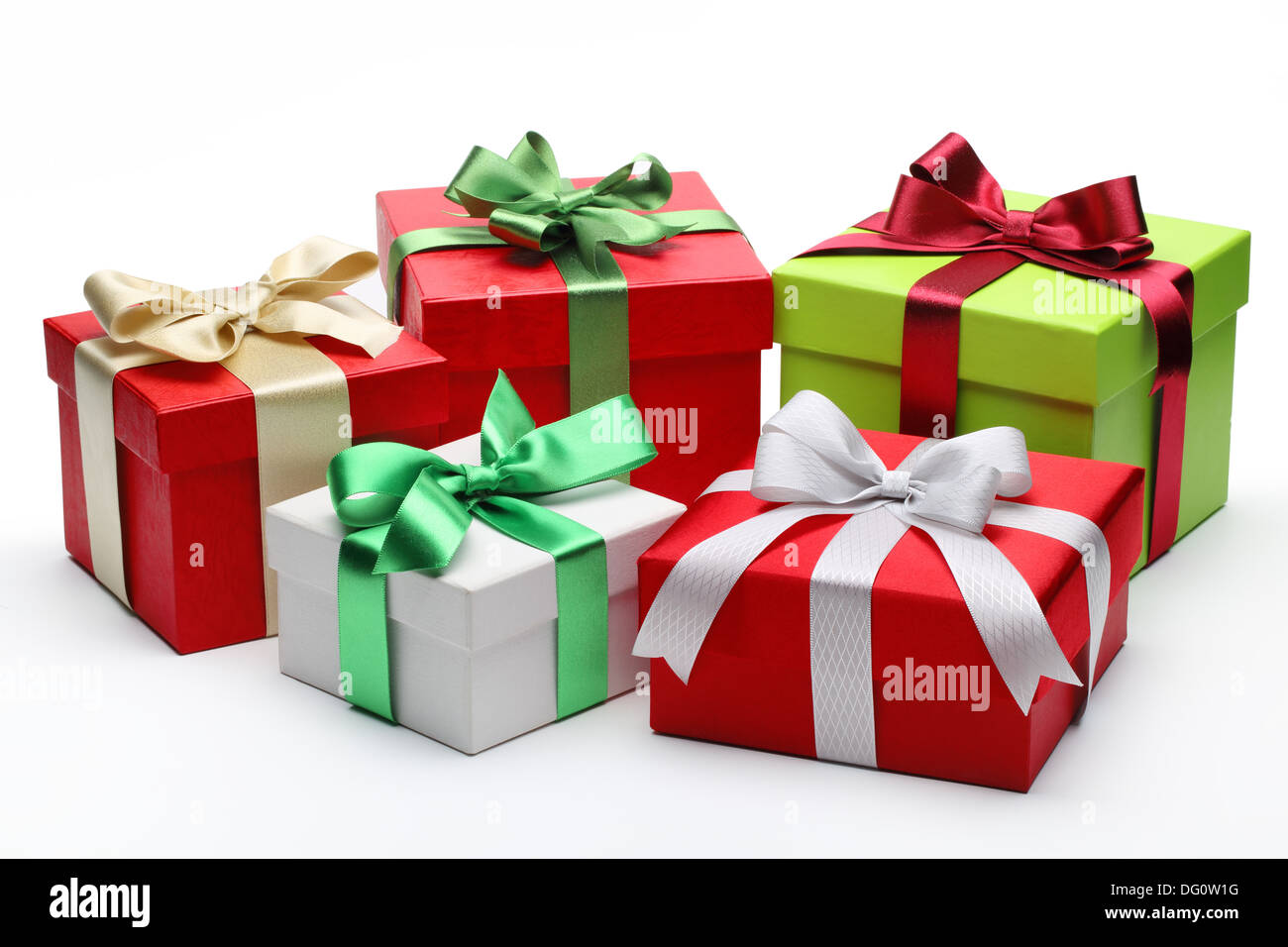 Hellen Geschenke mit Bögen auf weißem Hintergrund Stockfoto