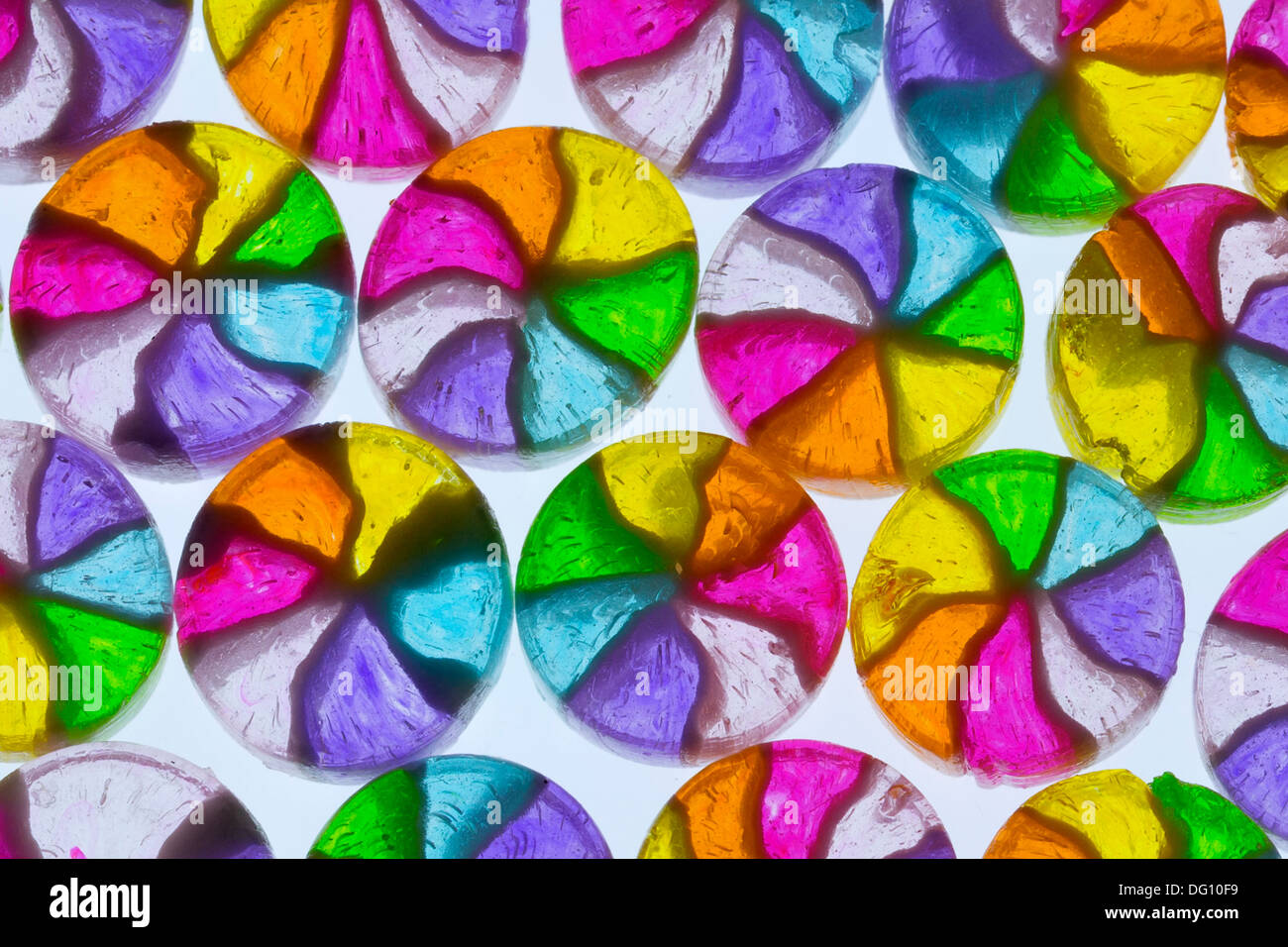 Japanische Süßigkeiten Süßigkeiten auf einem Leuchttisch mit einem Makroobjektiv fotografiert. Stockfoto