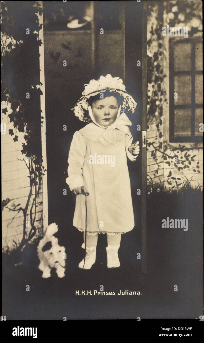 AK H.K.H. Prinzessin Juliana als Kleines Mädchen Mit Spielhund Stockfoto