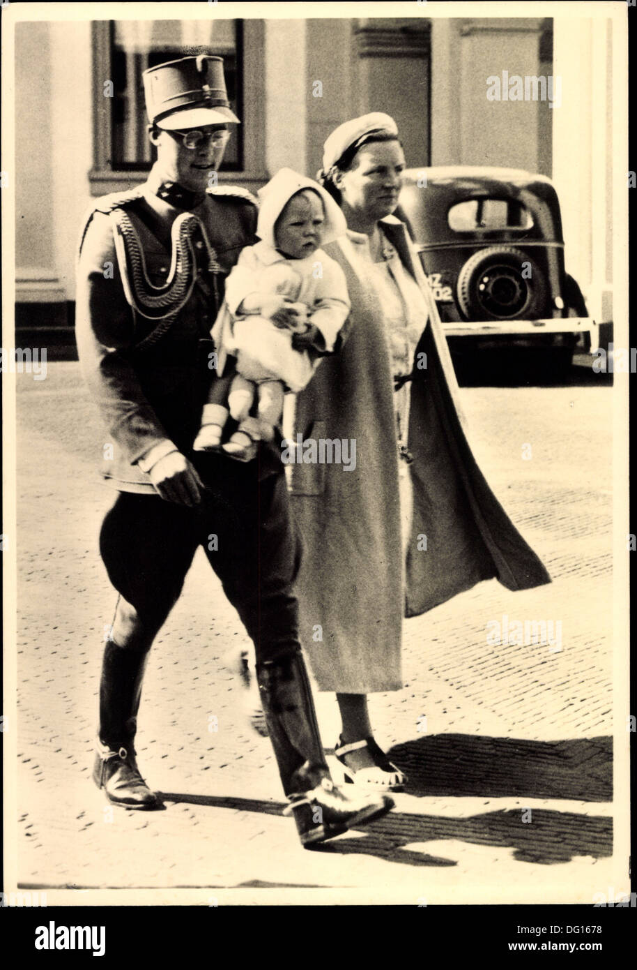 AK Königin Juliana Mit Prinz Bernhard der Niederlande Und Art; Stockfoto