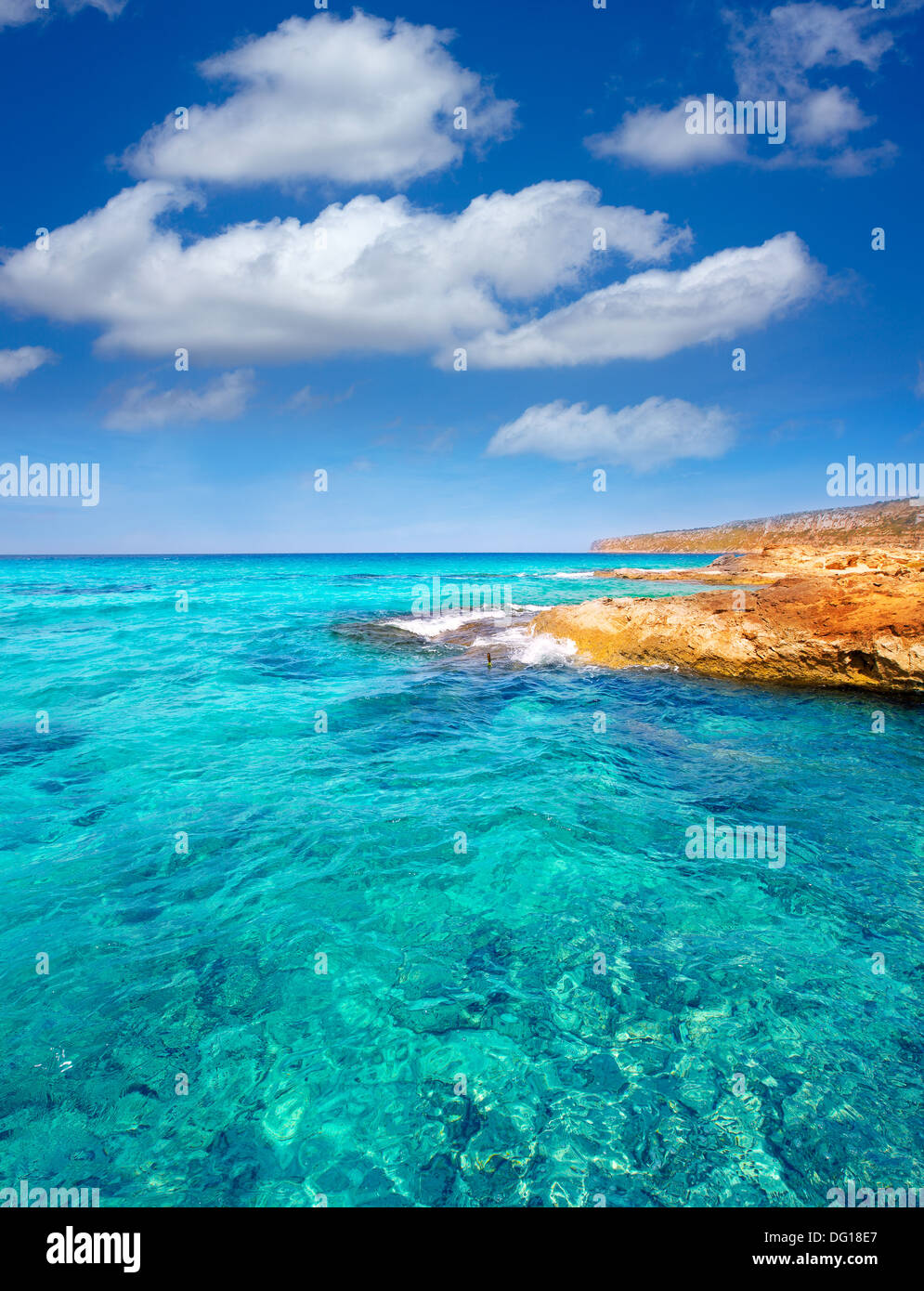 Formentera Es Calo de Sant Agusti Turauoise Meer auf den Balearischen Inseln Stockfoto