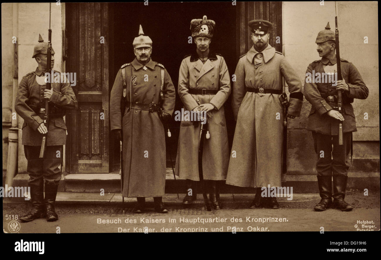 AK Kaiser Wilhelm II. Mit Kronprinz Wilhelm als Husar, Prinz Oskar, NPG 5118; Stockfoto