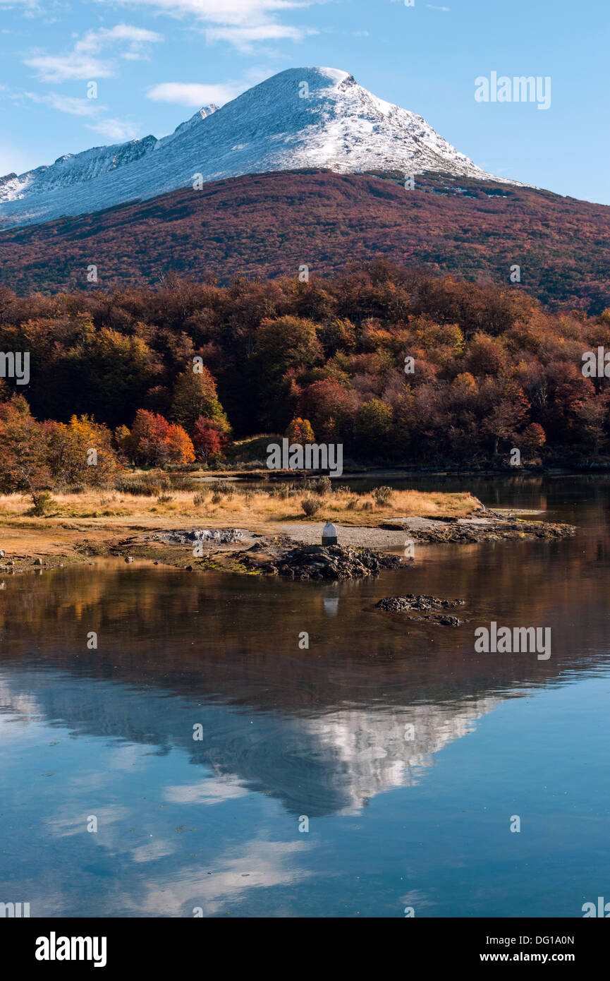 Herbst in Patagonien. Cordillera Darwin, Teil der Anden, Isla Grande de Tierra del Fuego Stockfoto