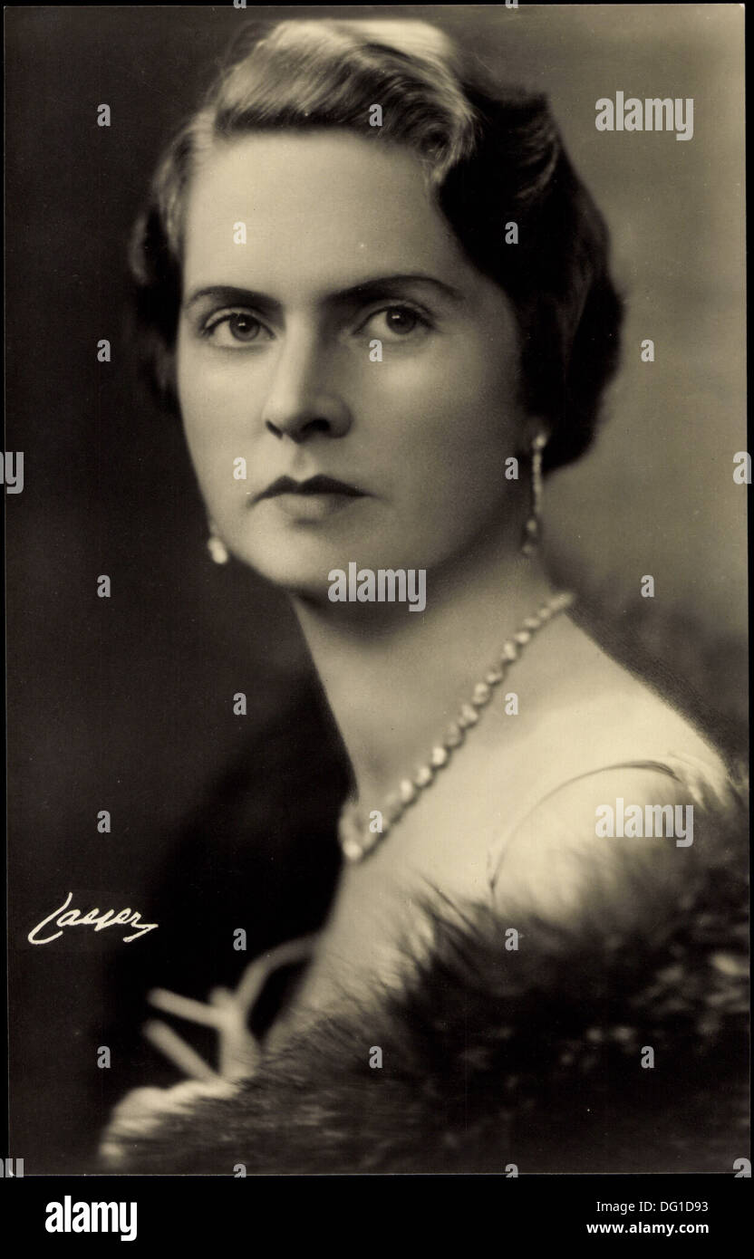 AK Portrait der Prinzessin Sibylla, Diamantschmuck, Pelz