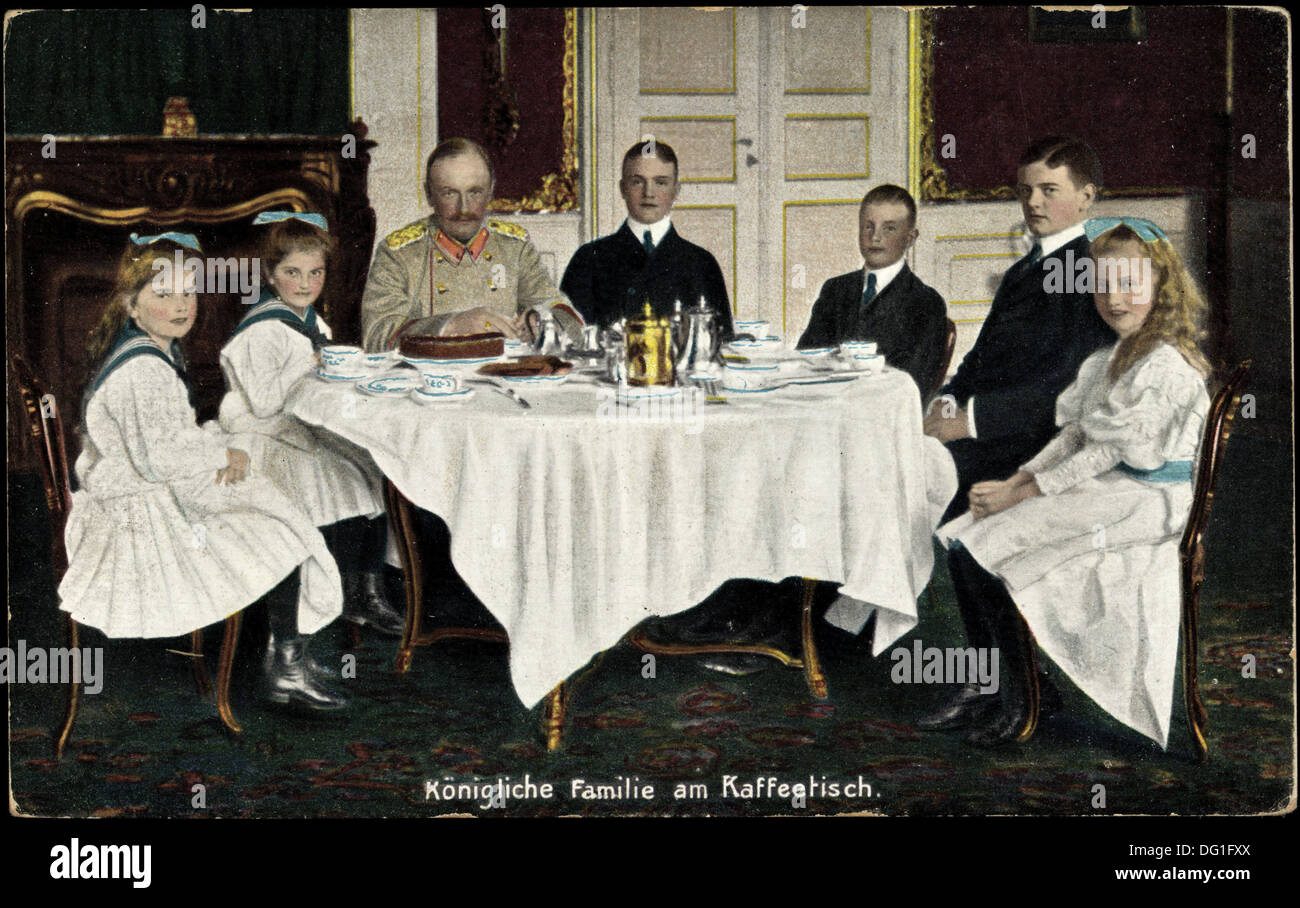 AK König Friedrich August III von Sachsen Mit Familie, Esstisch; Stockfoto