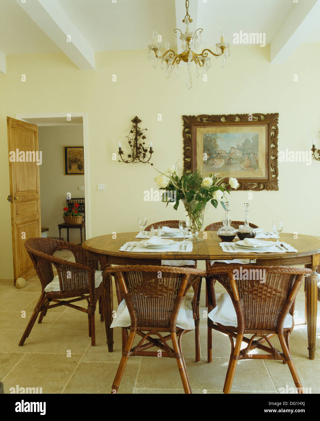 Esszimmer Im Franzosischen Landhausstil Stockfotos Und Bilder Kaufen Alamy
