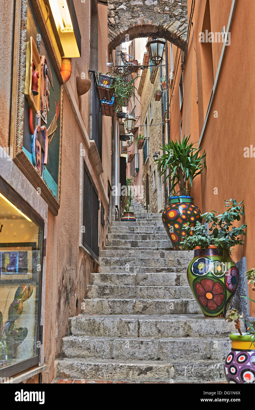 Taormina Seitenstraße. Die Aussicht auf Taormina, Sizilien, Italien Stockfoto