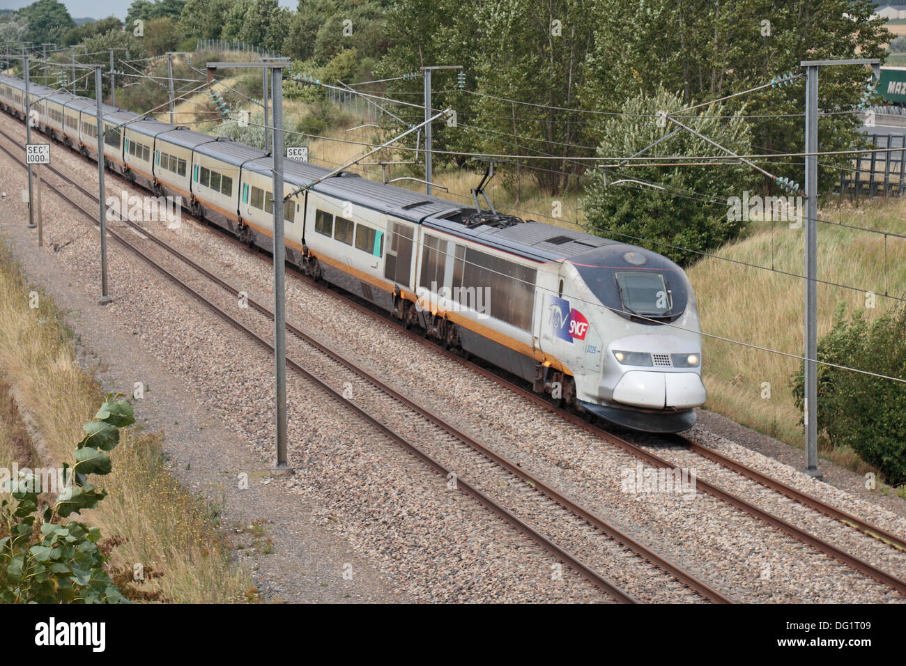 Ein Zug der französischen SNCF in Nordfrankreich. Stockfoto