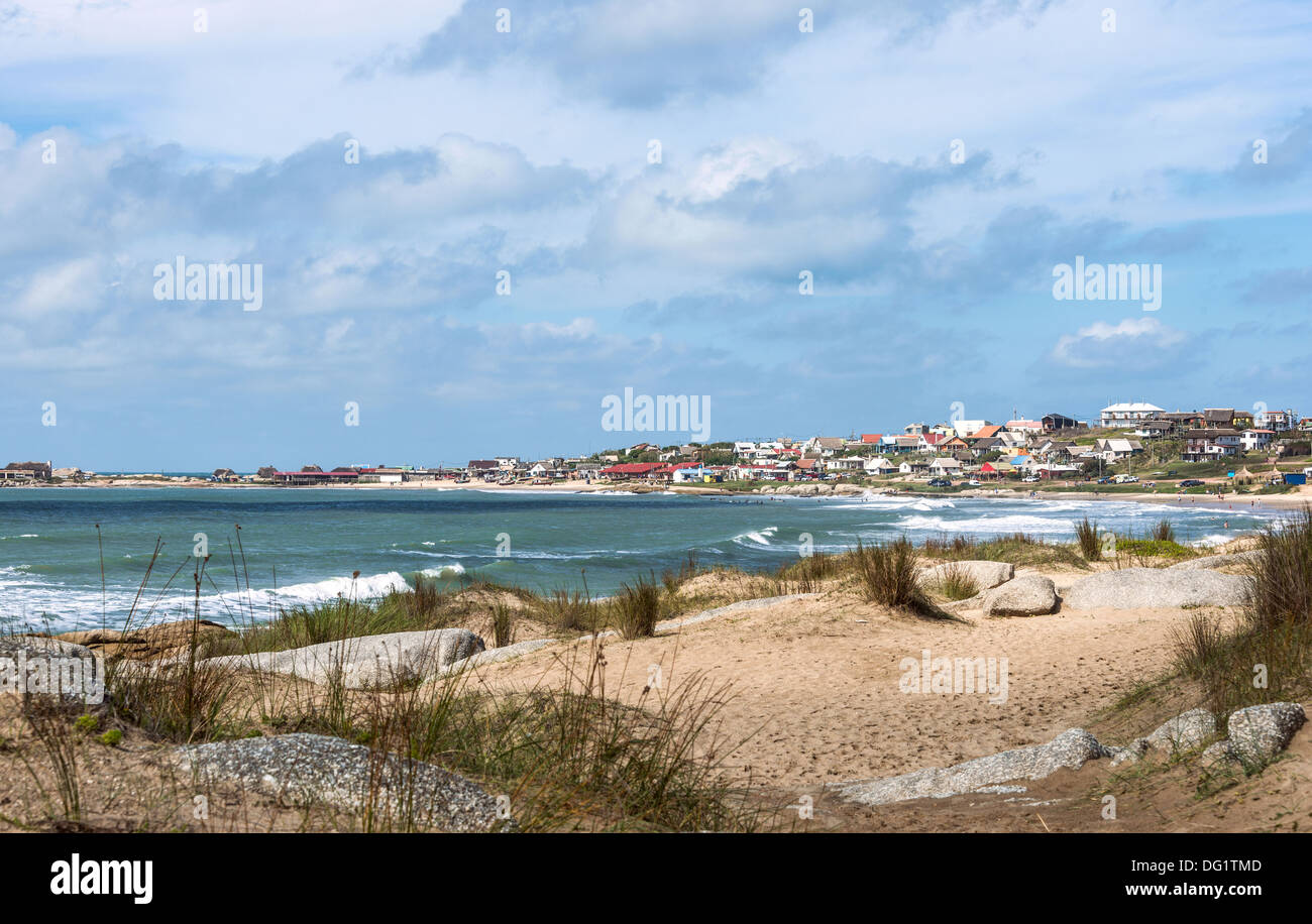 Punta del Diablo Beach, beliebter Touristenort und Fischers Ort an der Küste von Uruguay Stockfoto