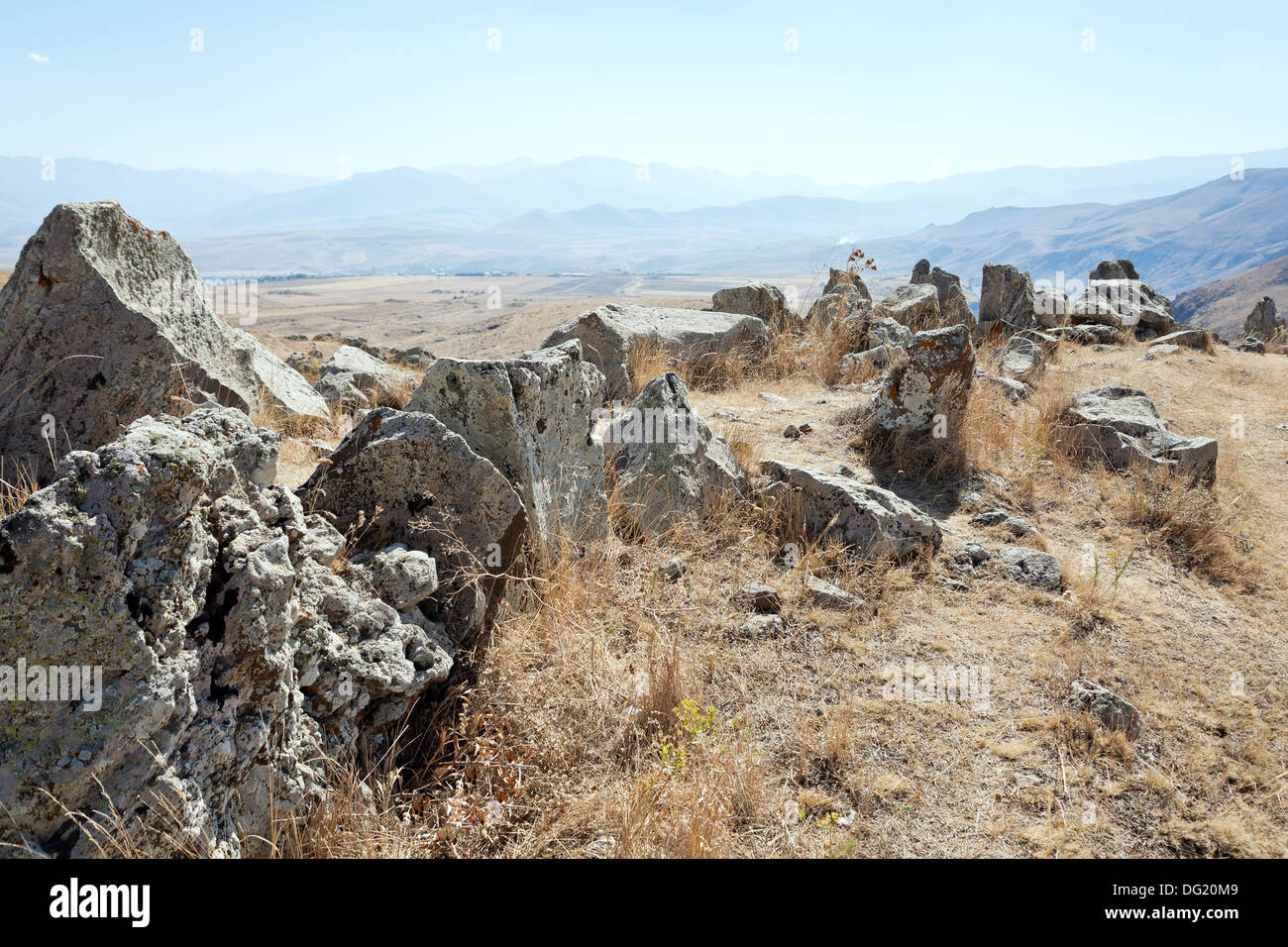 Menhire von Zorats Karer (Carahunge) - Vorgeschichte Megalith-Monument in Armenien Stockfoto