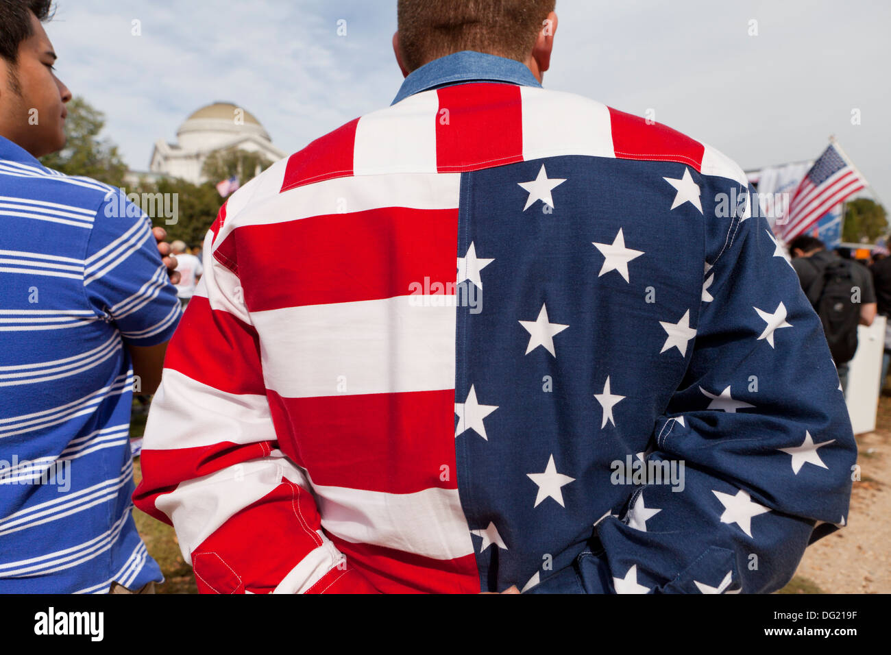 Mann Tragt Amerikanische Flagge Hemd Stockfotografie Alamy