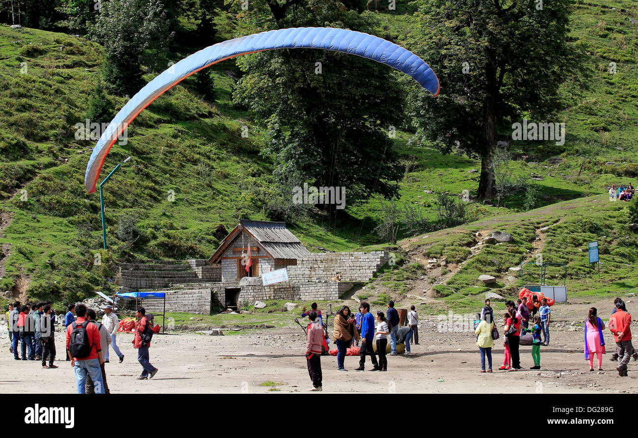 Paragliding, Extreme Sport, Sport und Fitness, Fallschirm, Hängegleiter, gleiten, fliegen, Action, Kullu Manali, Indien Stockfoto