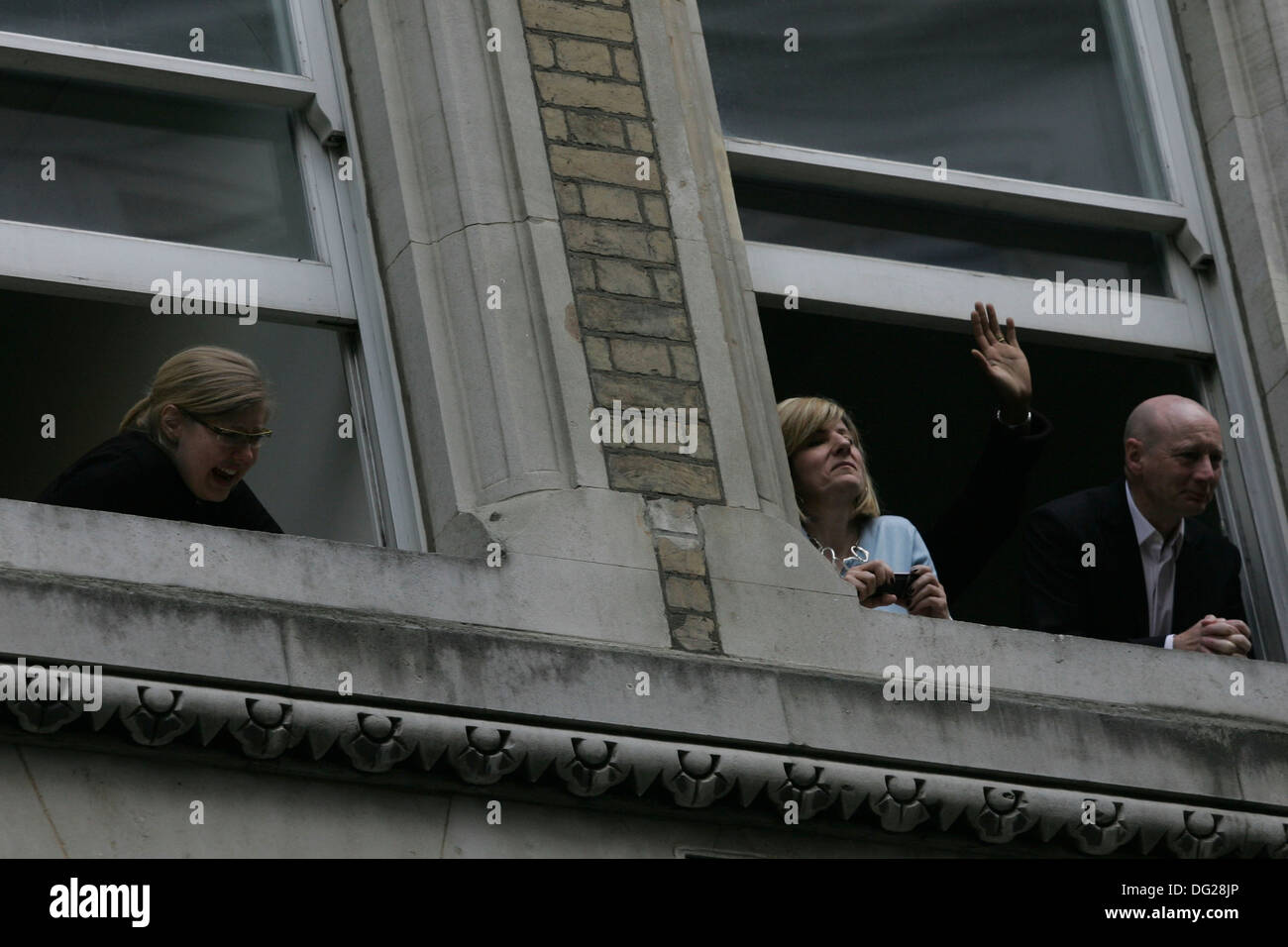 Polizei und Demonstranten in der Nähe von der Bank of England im Zentrum von London nach eine Großkundgebung der G20-Gipfel beginnt am April Stockfoto