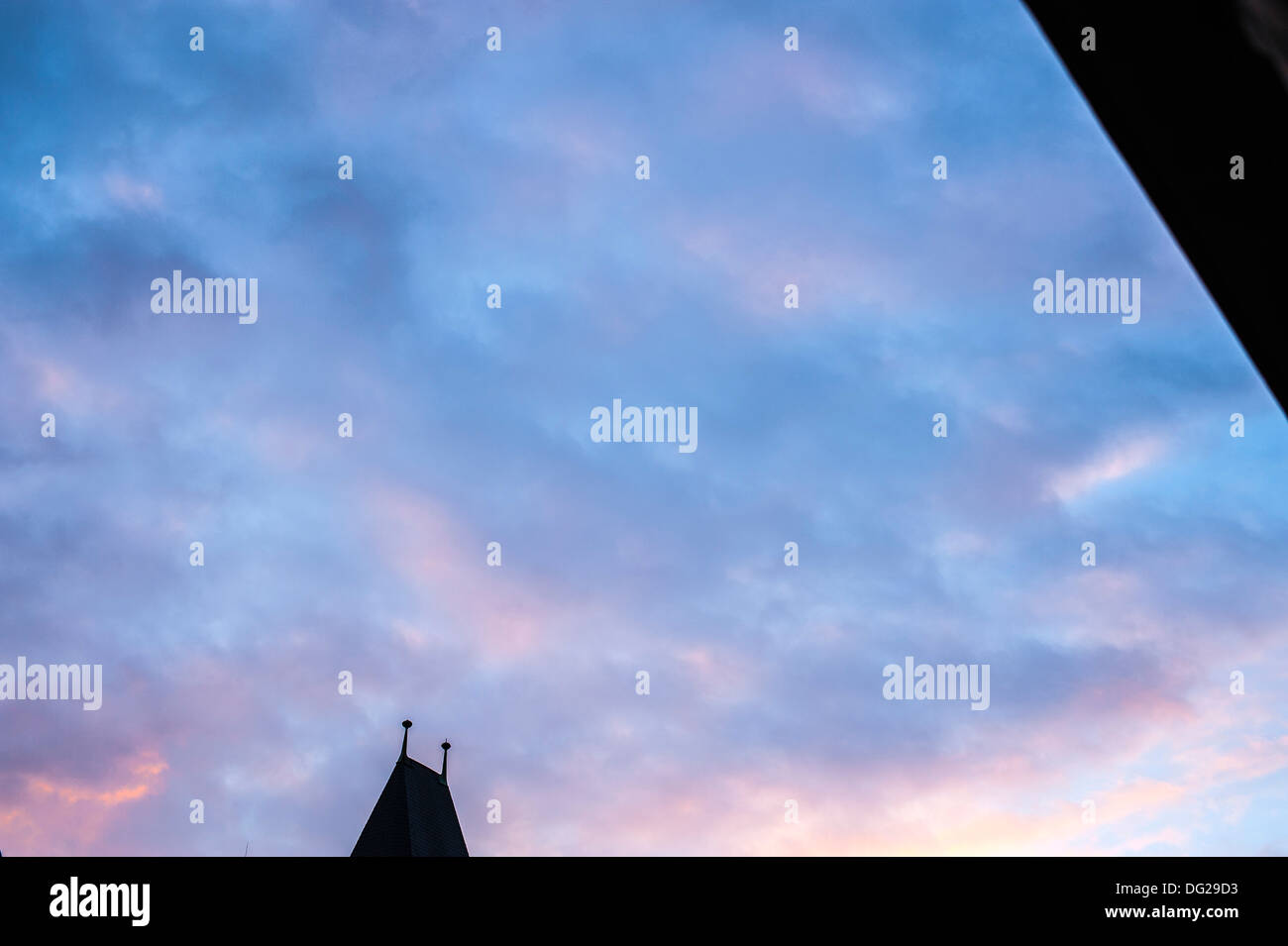 Sonnenuntergang Himmel mit rosa Wolken Stockfoto