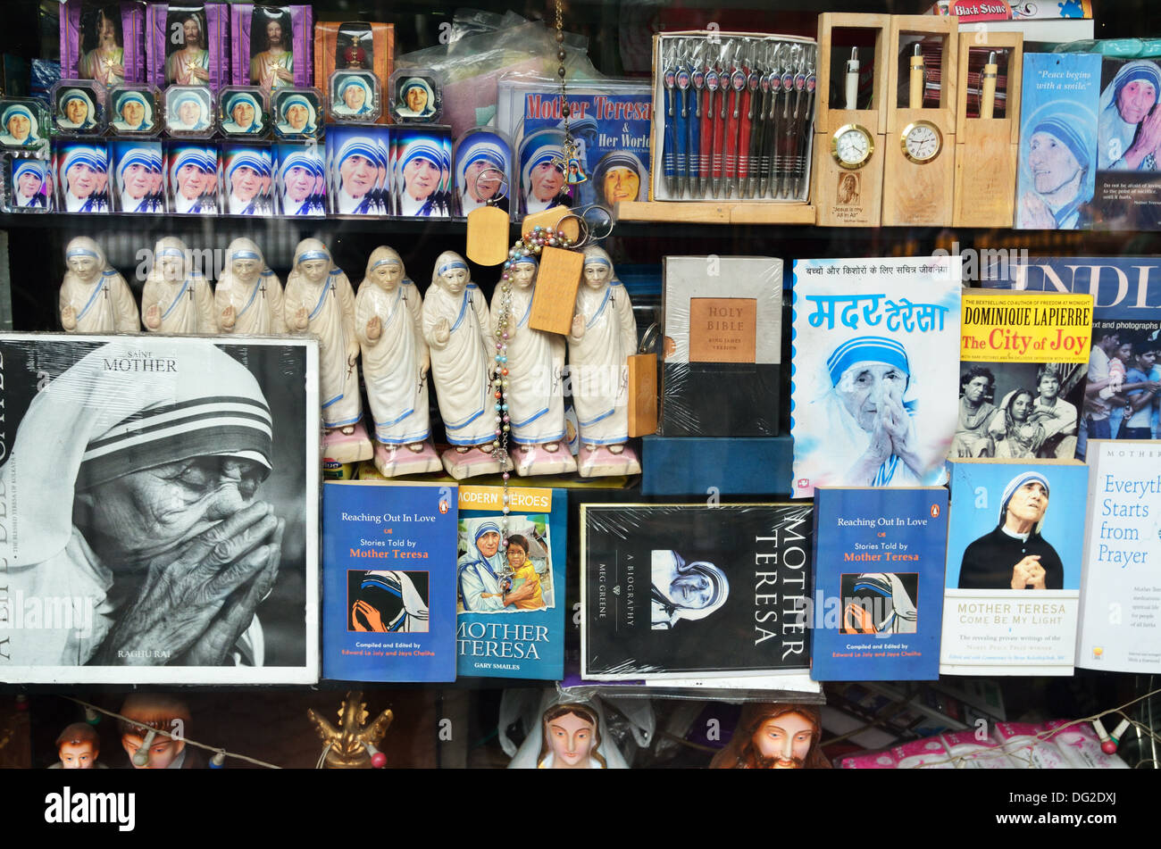 Souvenir-Shop in der Nähe von Mutter Teresa Mutterhaus, Kalkutta, Indien Stockfoto