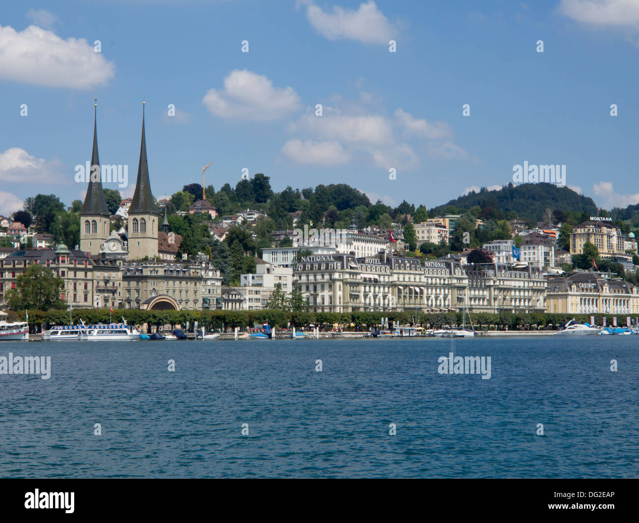 Luzern in der Schweiz eine wunderschöne Altstadt und beliebtes Touristenziel Blick vom See Vierwaldstättersee Stockfoto