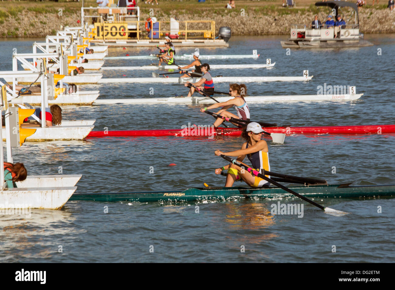 Royal Henley Regatta Ruderer am Tor für ein Treffen bereit Stockfoto