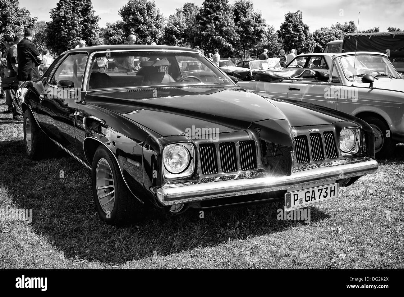 Mittelklasse-PKW Pontiac Grand Am, schwarz und weiß Stockfoto