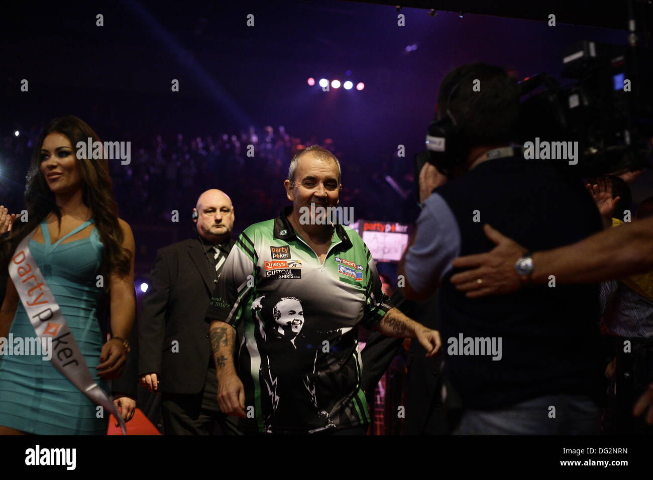 Dublin, Irland. 12. Oktober 2013. PDC Party Poker World Grand Prix Darts - Halbfinale Phil Taylor im Kampf gegen James Wade im CityWest Hotel, Dublin, Irland Credit: Michael Cullen/Alamy Live News Stockfoto