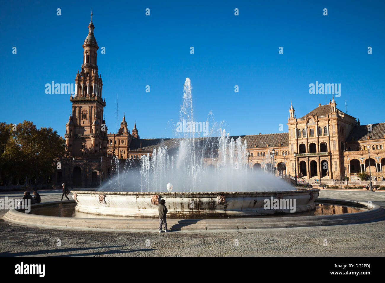 Plaza de Espana befindet sich der Platz im Maria Luisa Park in Sevilla, Andalusien, Spanien. Stockfoto