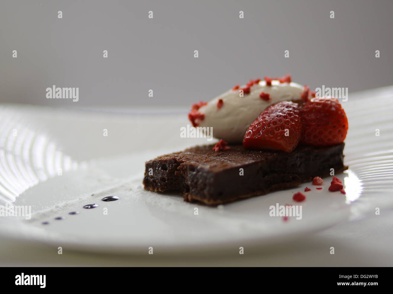 Schokoladen-Brownie mit Eis Stockfoto