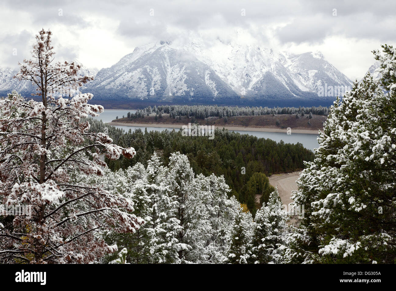 Frühen Schnee fallen, wie gesehen von der Spitze des Signal Mountain in Grand Teton Nationalpark Stockfoto